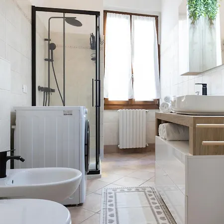 Valley Piazza Isolo * Verona