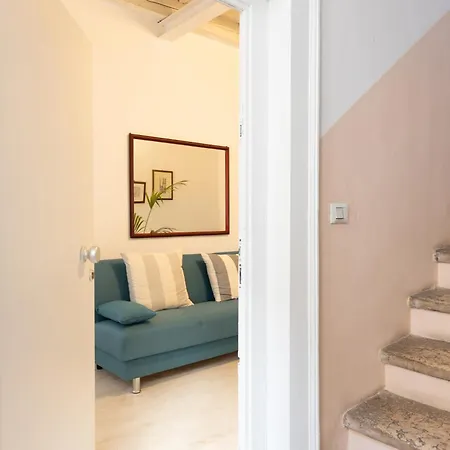 Valley Piazza Isolo * Verona